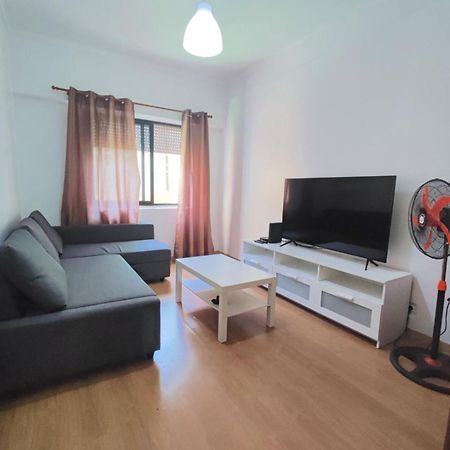 Laxuries Room For Rent Odivelas  Kültér fotó