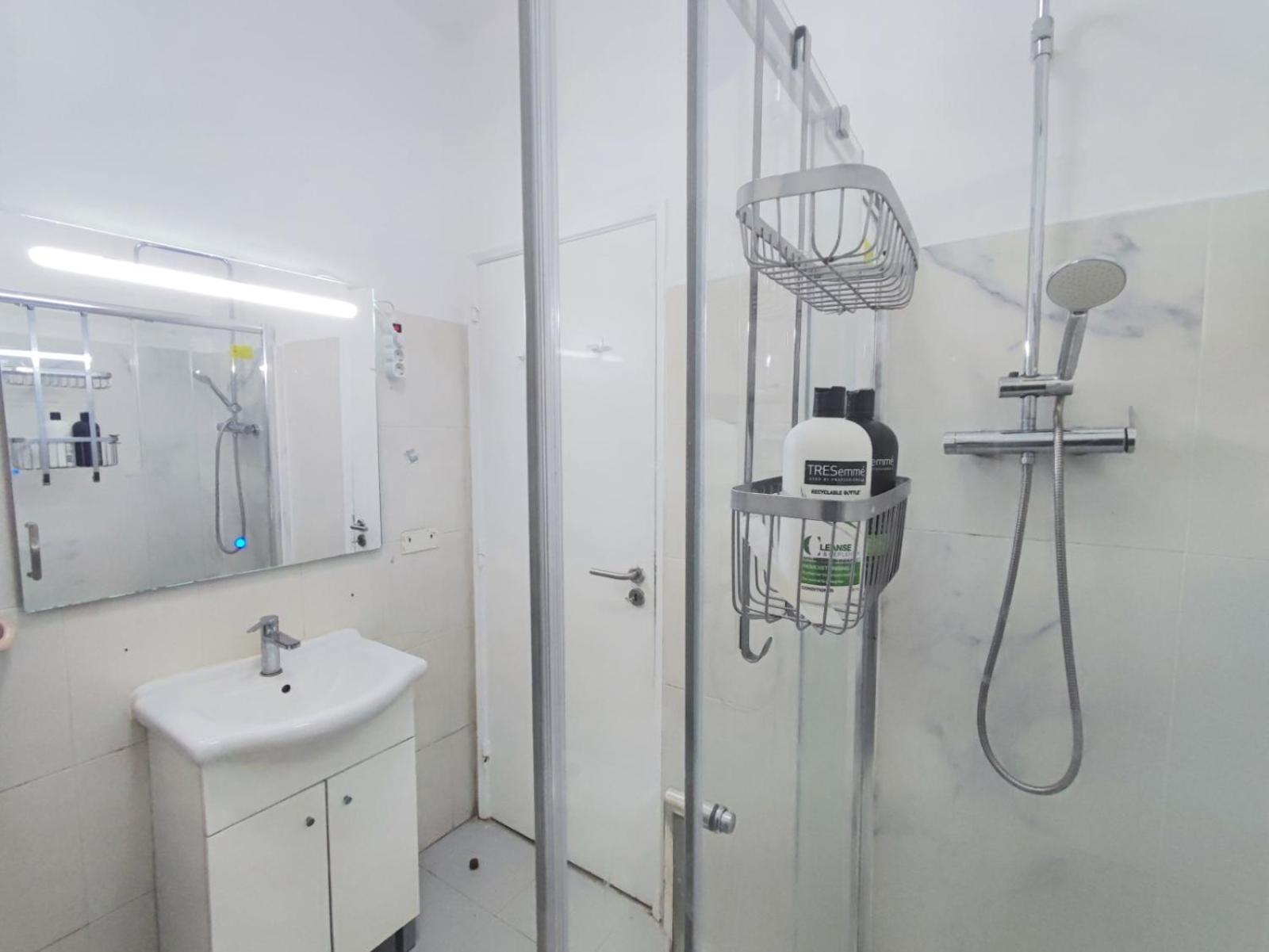 Laxuries Room For Rent Odivelas  Kültér fotó